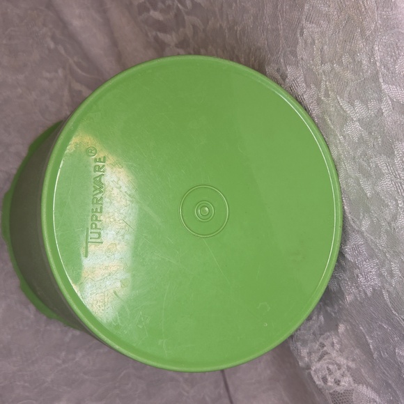 Tupperware: 3 Container Set with Lids - Picture 7 of 8